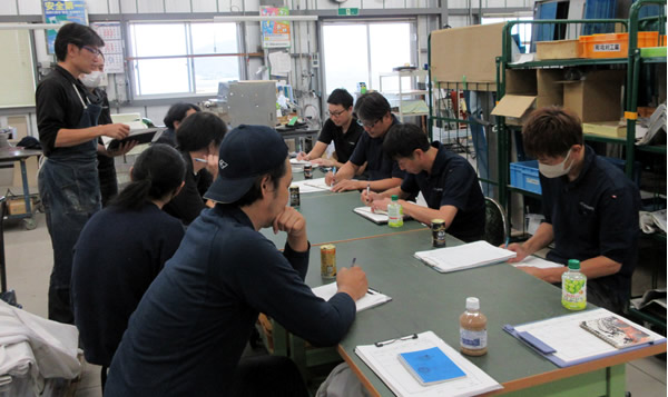 社員ミーティングの様子